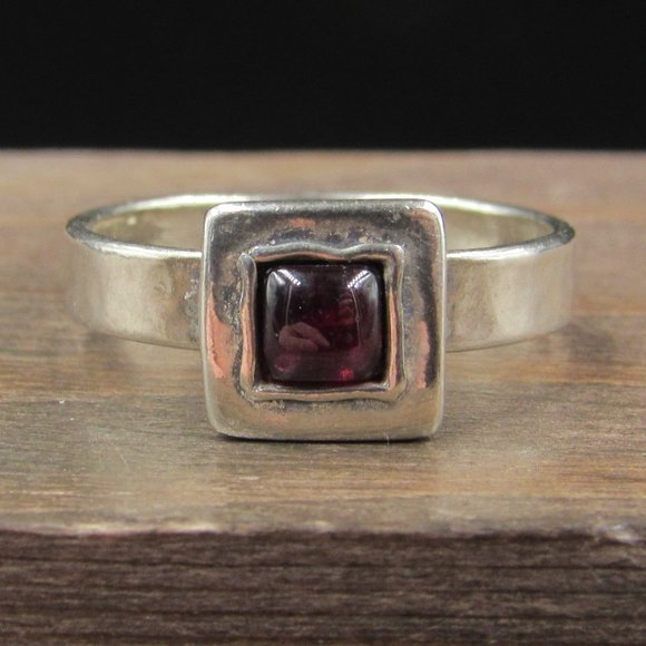 Silpada Jewelry - Size 7 Sterling Silver Silpada Square Shape Uncut Garnet Band Ring